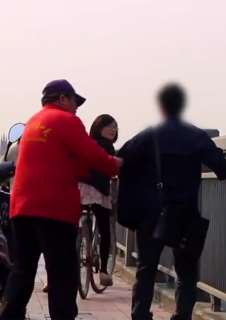 南京一大叔做志愿者劝救跳桥轻生者 18年救下400余人