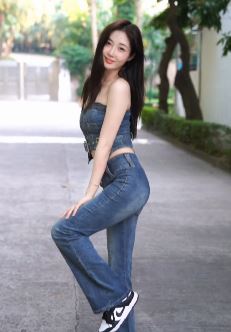 甜美小姐姐「美少女壮士」分享性感牛仔穿搭 网友:笑容很治愈