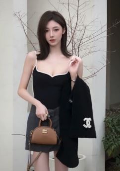 气质小姐姐「SurbLue」分享开春搭配,你喜欢这种冷淡风格穿搭吗?