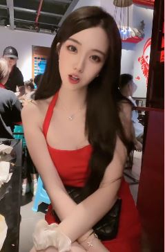 小姐姐的校花妆很迷人 网友：第一眼有点像张嘉倪