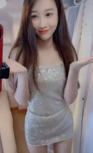 小姐姐说女人看身材，男人看什么？