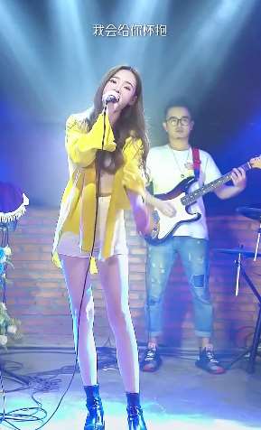 网红歌手戴羽彤cover歌曲《小情歌》,好听胜原唱!