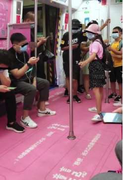 深圳地铁车厢"童言无忌"广告语引争议 经营方：广告语有歧义已撤下