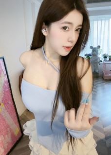 漂亮女主播「子子没烦恼」纯欲穿搭居家浅跳,这身材真叫绝!