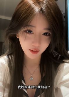 网红小姐姐「呆妹儿小霸王」穿性感小白裙挑战张元英转圈