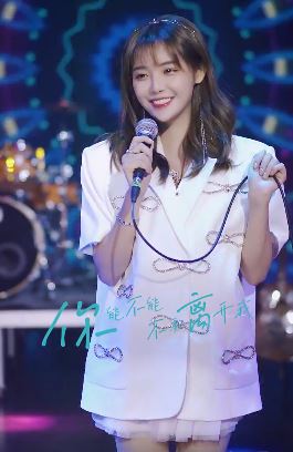 网红歌手「朱容君-兔子牙」cover热门歌曲《你能不能不要离开我》