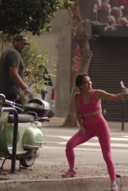 美国科幻短片《两个遥远的陌生人》 "土拨鼠之日"戏码再次重演