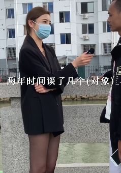 劳务小鹿街头采访电子厂打工人:小伙2年时间谈5个对象,想找女友的赶紧进厂吧!