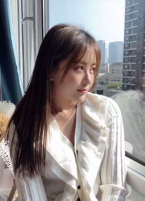 这个小姐姐是不是很有魅力呢?真是美得没天理了!