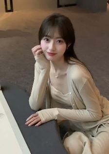 文雅小姐姐「像风如你」分享逛美术馆vlog, 网友:美的不可方物