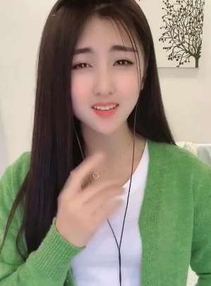 小姐姐翻唱歌曲《你若三冬》，唱的真不懒！
