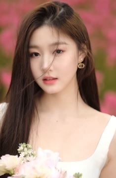 好看小姐姐「林真」分享户外大自然美景 配文:鲜花肆意生长,爱意永不退散