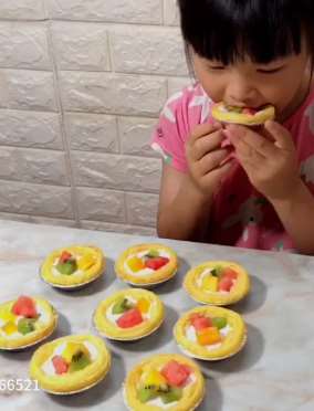 分享一种酸奶水果味蛋挞的做法，小孩最爱吃！