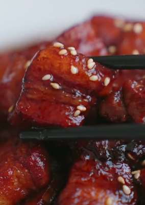 秘制冬笋红烧肉，肥而不腻吃完总觉得不过瘾！