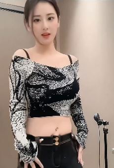 微胖小姐姐「婷婷」气质穿搭秀完美身材 网友:亭亭玉立