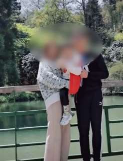 女子景区游玩时被推下悬崖