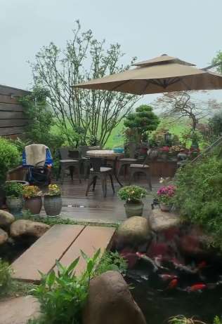 这样别致的小院难得一见，生活在这一定很惬意!