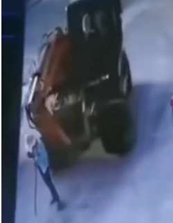 海南一女子被挖掘机撞倒碾压身亡 司机被刑拘