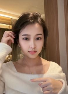 精致小姐姐「小咸菜」居家跳手势舞 网友:此女只应天上有