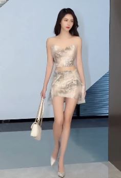 杭州辣妹「王思亿」小姐姐show时尚性感穿搭 网友:看了难受!