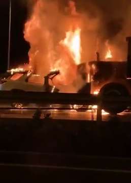 北京一铲车司机拒绝挪车救人致2人死亡