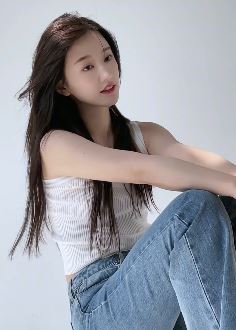 演员宗元圆分享多巴胺女孩穿搭 网友：氧气美女的感觉