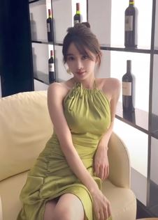 网红鼻祖程琳穿优雅长裙分享日常随拍，当年QQ空间很火的美女！