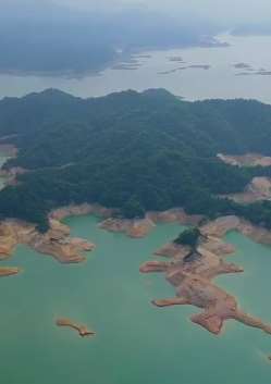航拍华南地区第一大湖"万绿湖" 因四季皆绿而得名