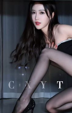 网红美女「宸荨樱桃」居家玩性感变装,配文:气氛到这了再不心动就不礼貌了!