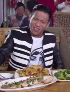 爆笑：宋小宝跟鱼干起来了