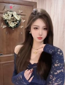 美艳女主播「是叁叁阿」性感穿搭居家浅跳  网友:貌美如花