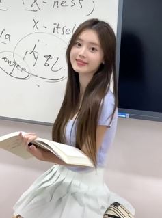 精致小姐姐「辛夷」分享日常学习随拍  网友：仙女般的女孩