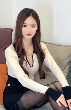 漂亮小姐姐「阿夏」穿黑S分享日常 配文:脸会看腻,但是感觉不会!