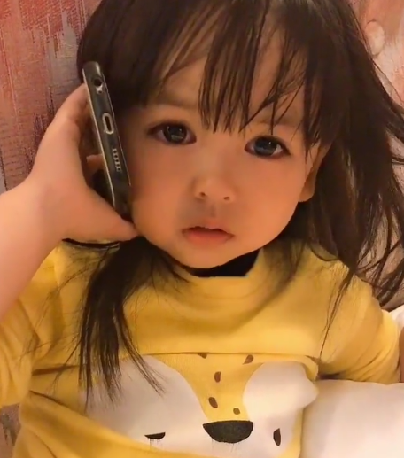 有这样的女儿，再坚强的男人也会变温柔！