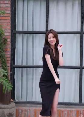 张婧彤跳魔性越南舞 网友:清纯靓丽妩媚动人!