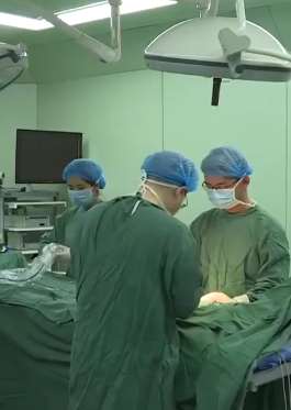 江苏一少女腹痛就医 检查发现卵巢内长20cm肿瘤