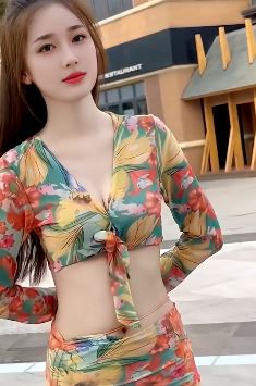 迷人小姐姐「汪小婷」性感穿搭街头秀身材 网友:魔鬼身材