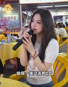 网红歌手「金钰晨」餐厅cover《因为爱情》，服务员都被优美歌声所吸引！