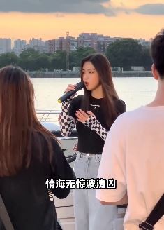 金钰晨小姐姐跑户外唱歌，一首《千古绝唱》唱的真好听！