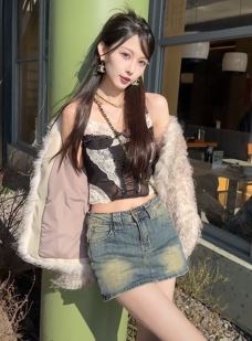 网红女主播「嗲分DIVEN」皮草穿搭分享户外散步随拍,又美又欲!