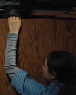 恐怖片《夜班逃杀》解说：女清洁工厂房躲避4名歹徒追杀