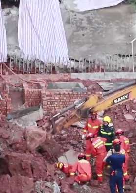 遂宁一工地坍塌致1人被埋1人被砸