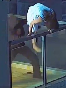 电影解说：男子目睹寡妇被杀却没有揭发 女鬼化作心魔纠缠他二十多年