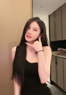厦门小姐姐「布丁好好吃」穿性感美裙秀身材 网友:真好看 好喜欢