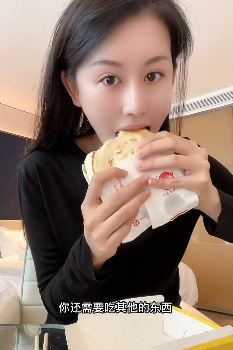 气质小姐姐分享西安旅游vlog，赏美丽夜景吃特色美食！