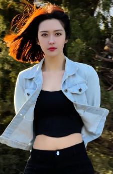 微胖小姐姐「叁Cc」分享户外美景 配文:阳光是最好的滤镜