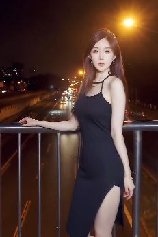 耽误你几秒心动一下!气质小姐姐「稚昂张」站天桥分享美丽夜景!