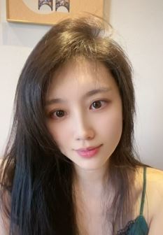 漂亮小姐姐「小福宝」素颜分享居家随拍 网友：完美女人