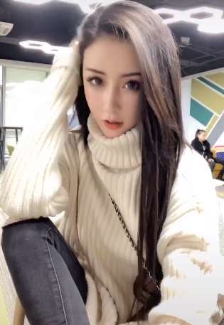 看女孩你先看哪里？眼睛、脸型、身材还是？