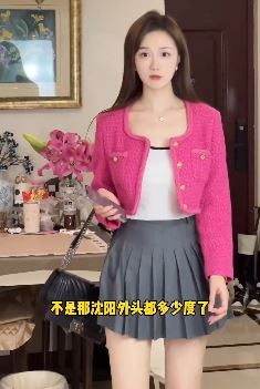 沈阳小姐姐「允清」大冬天穿短裙出街，这是要风度不要温度！